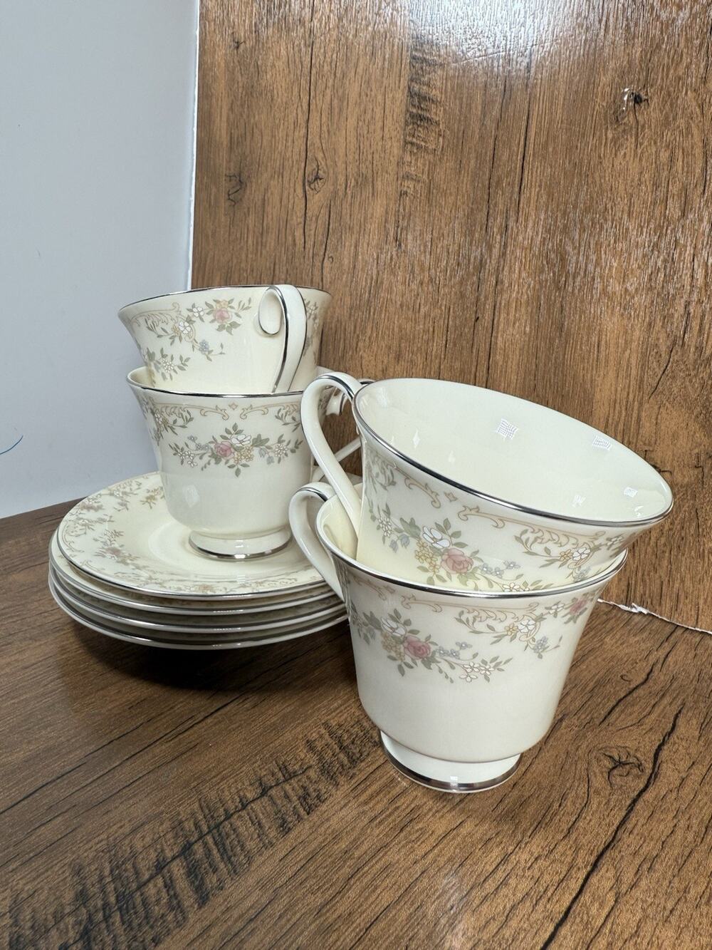 4 Royal Doulton Diana Collection H5079 Tea Cups Saucers